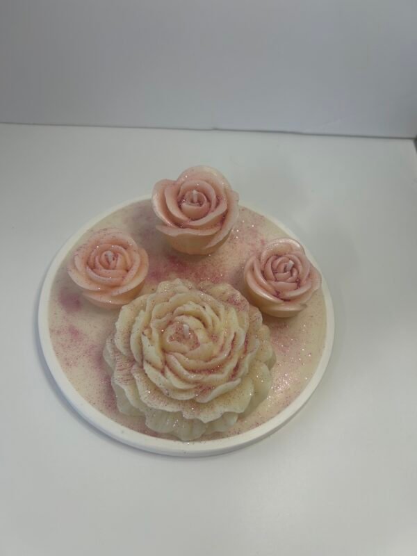 Decorative Aromatic Candle on a Round Tray